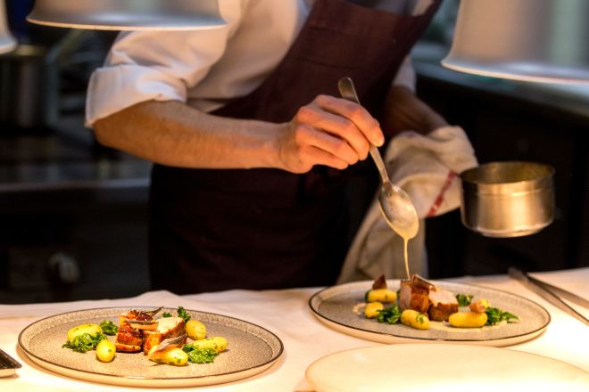 Seizoensspecialiteiten van de chef-kok
